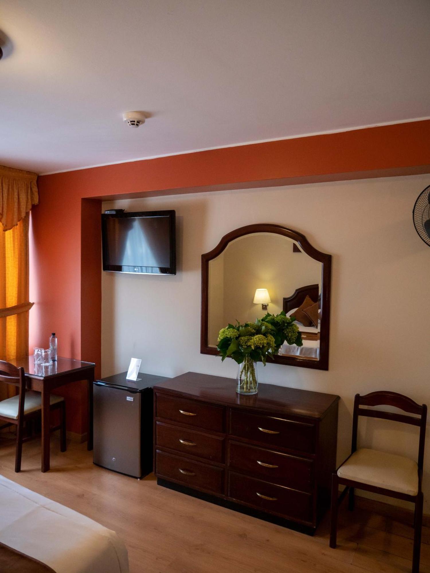 Hotel Britania San Borja Ліма Екстер'єр фото