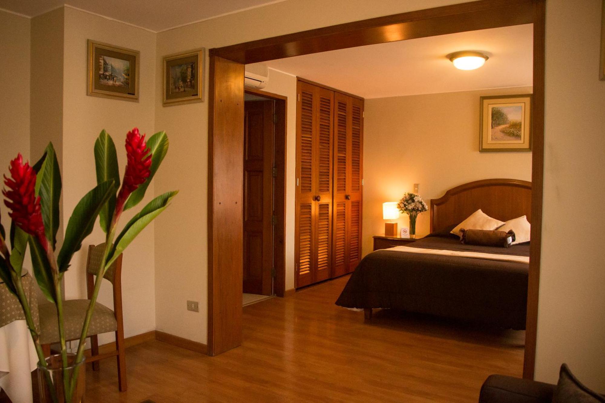 Hotel Britania San Borja Ліма Екстер'єр фото